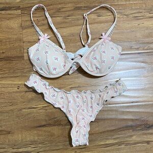 Dippin’ Daisy’s bikini set S open heart underwire w/ bows, ruffle thong bottom